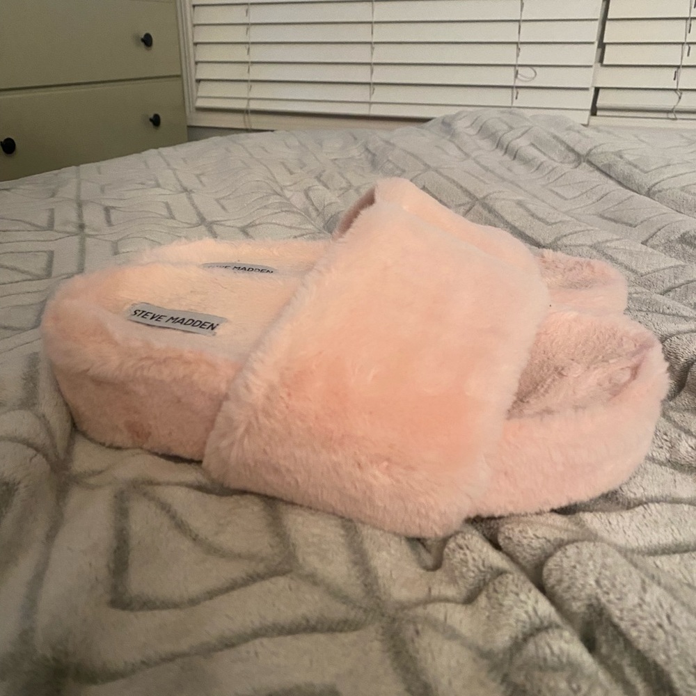 Steve Madden Slippers